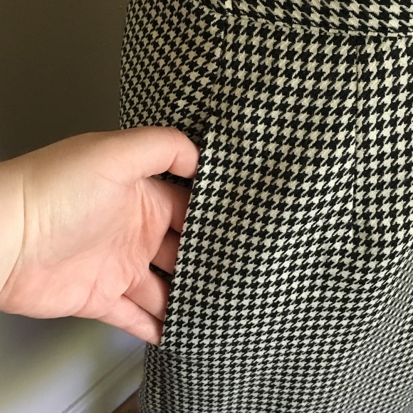 🎉 Vintage Houndstooth Pencil Skirt with Pockets - Picture 5 of 8
